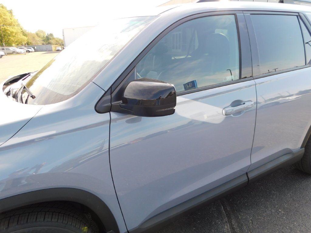 New 2026 Sonic Gray Pearl Honda Black Edition image 11