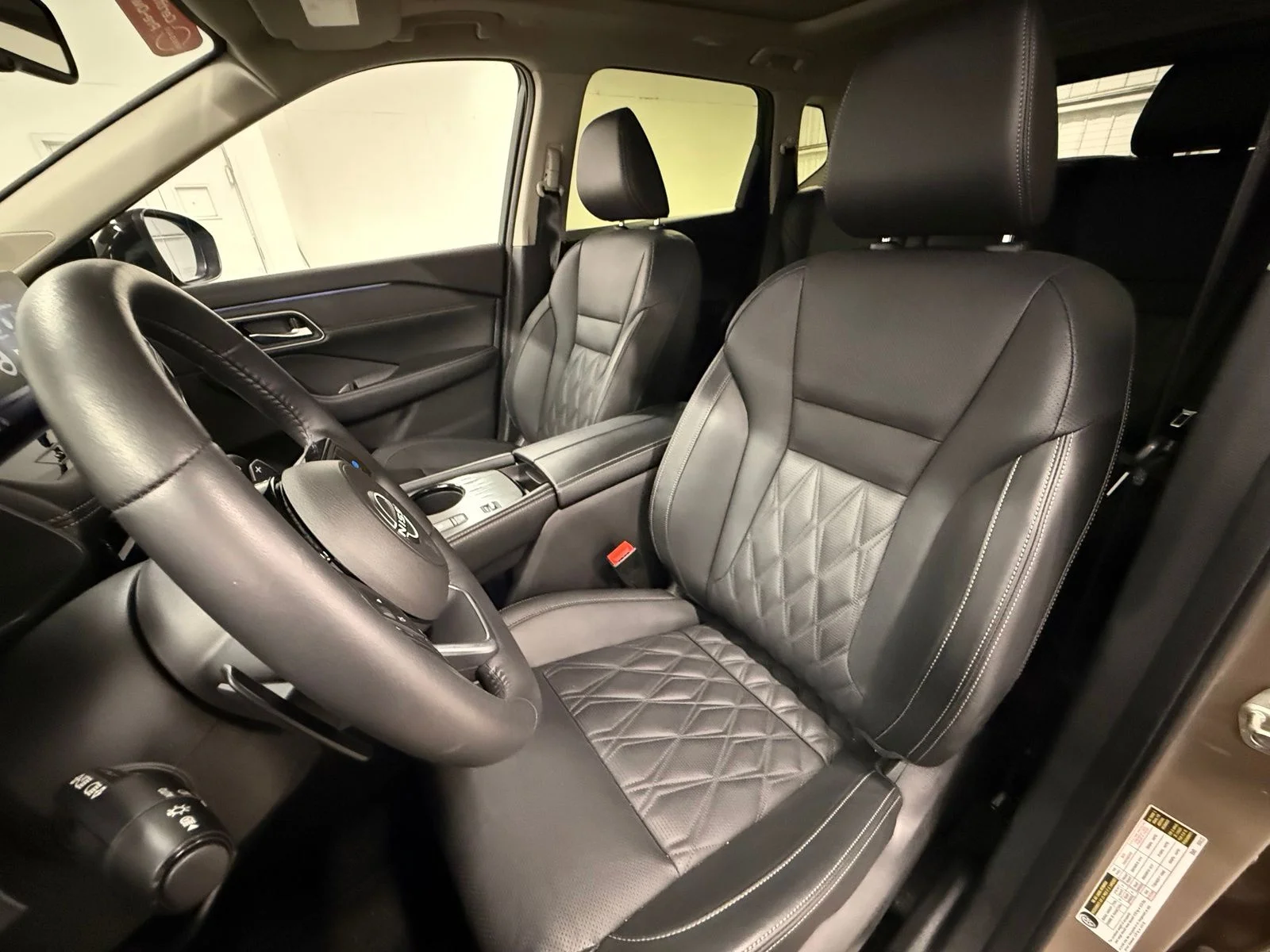 Used 2024 Black Nissan Platinum image 19