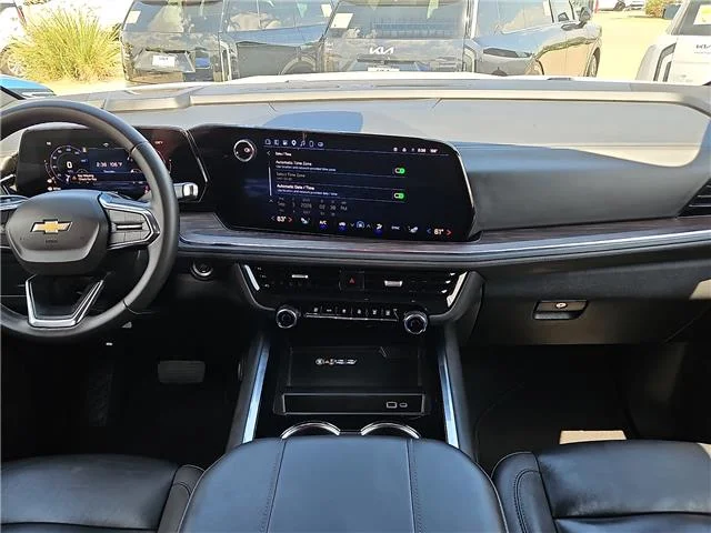 Used 2025 Summit White Chevrolet LT 4x2 image 10