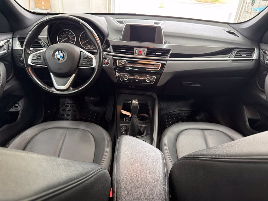 Used 2017 White BMW sDrive28i image 25