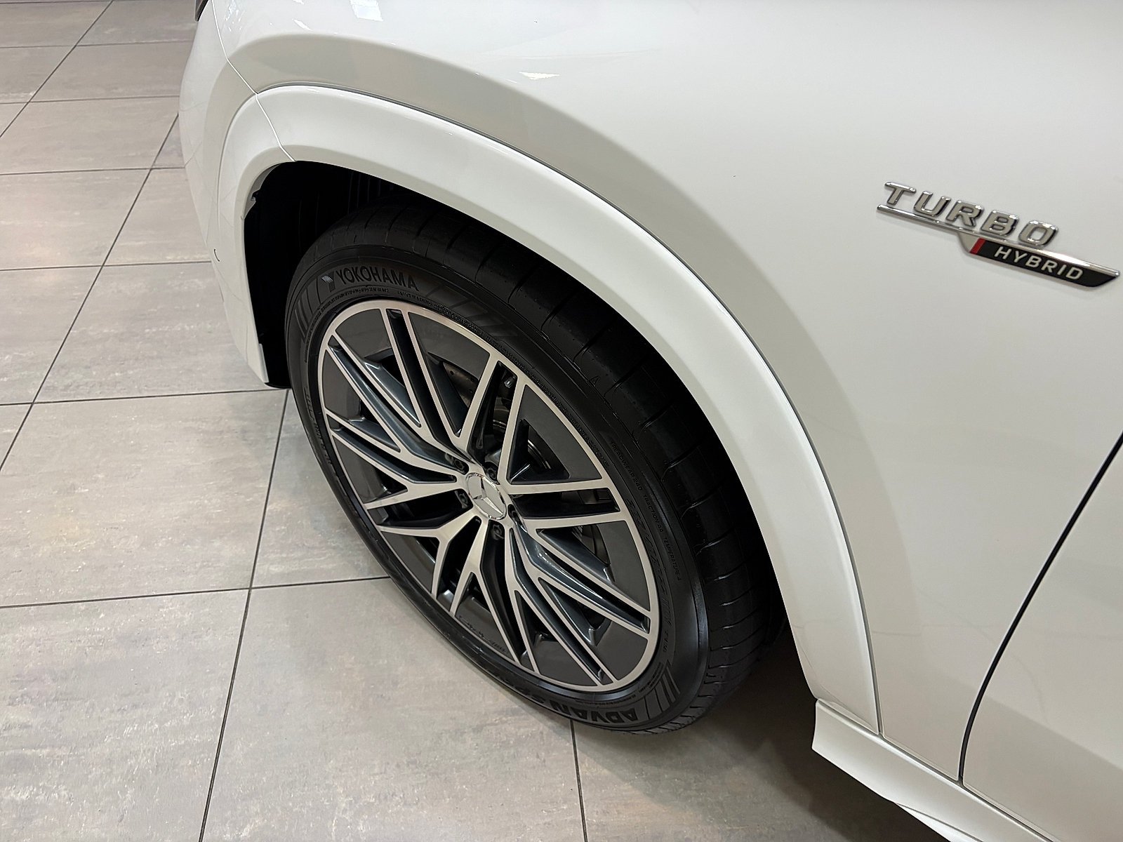 New 2027 MANUFAKTUR Moonlight White Metallic Mercedes-Benz AMG® GLE 53e image 41