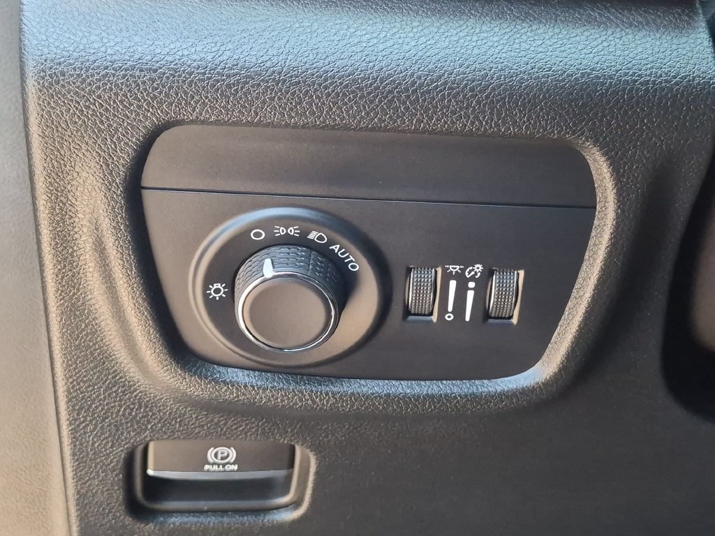 Used 2025 Black Jeep Altitude X image 16