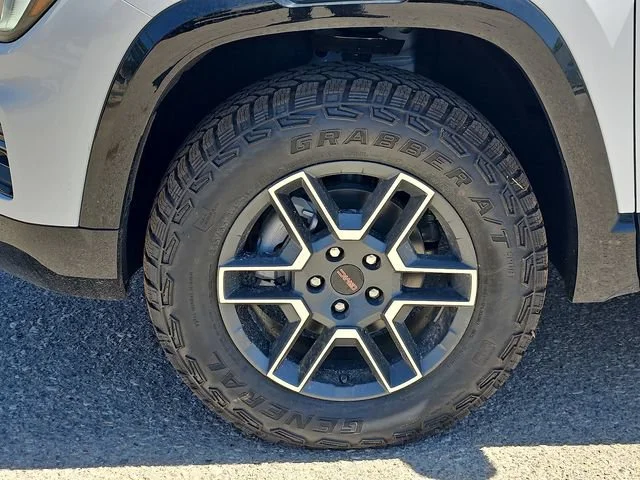 2026 GMC Terrain AT4 - Photo 9