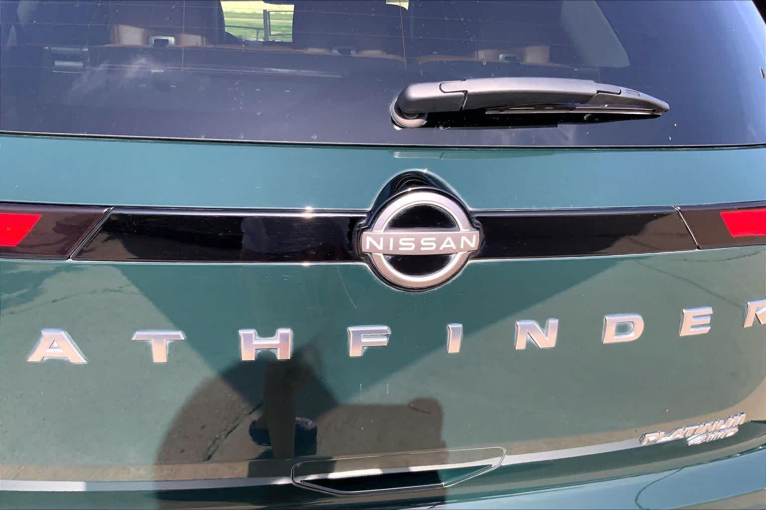 Used 2023 Obsidian Green Pearl Nissan Platinum image 29