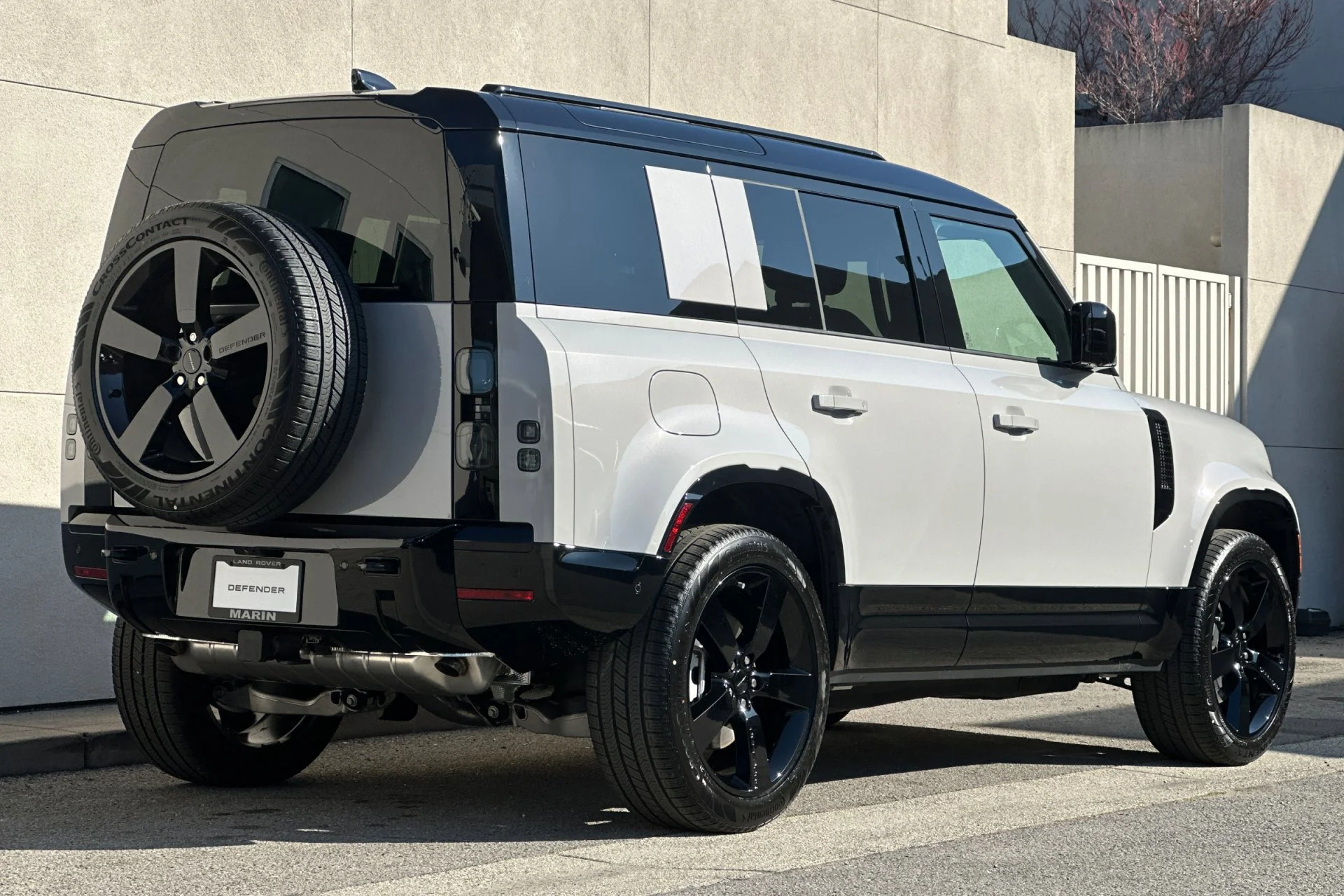 New 2026 BORASCO GREY Land Rover X-Dynamic SE image 2