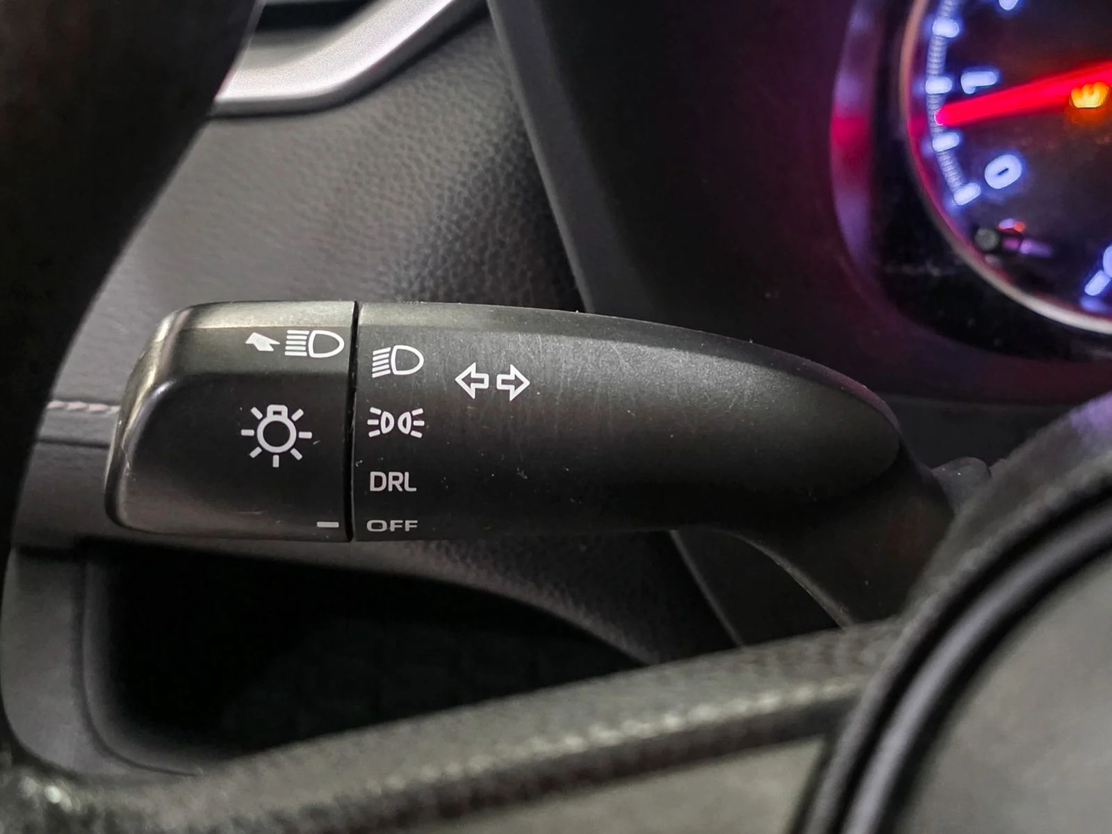 Certified Used 2019 Pearl Toyota LE image 33