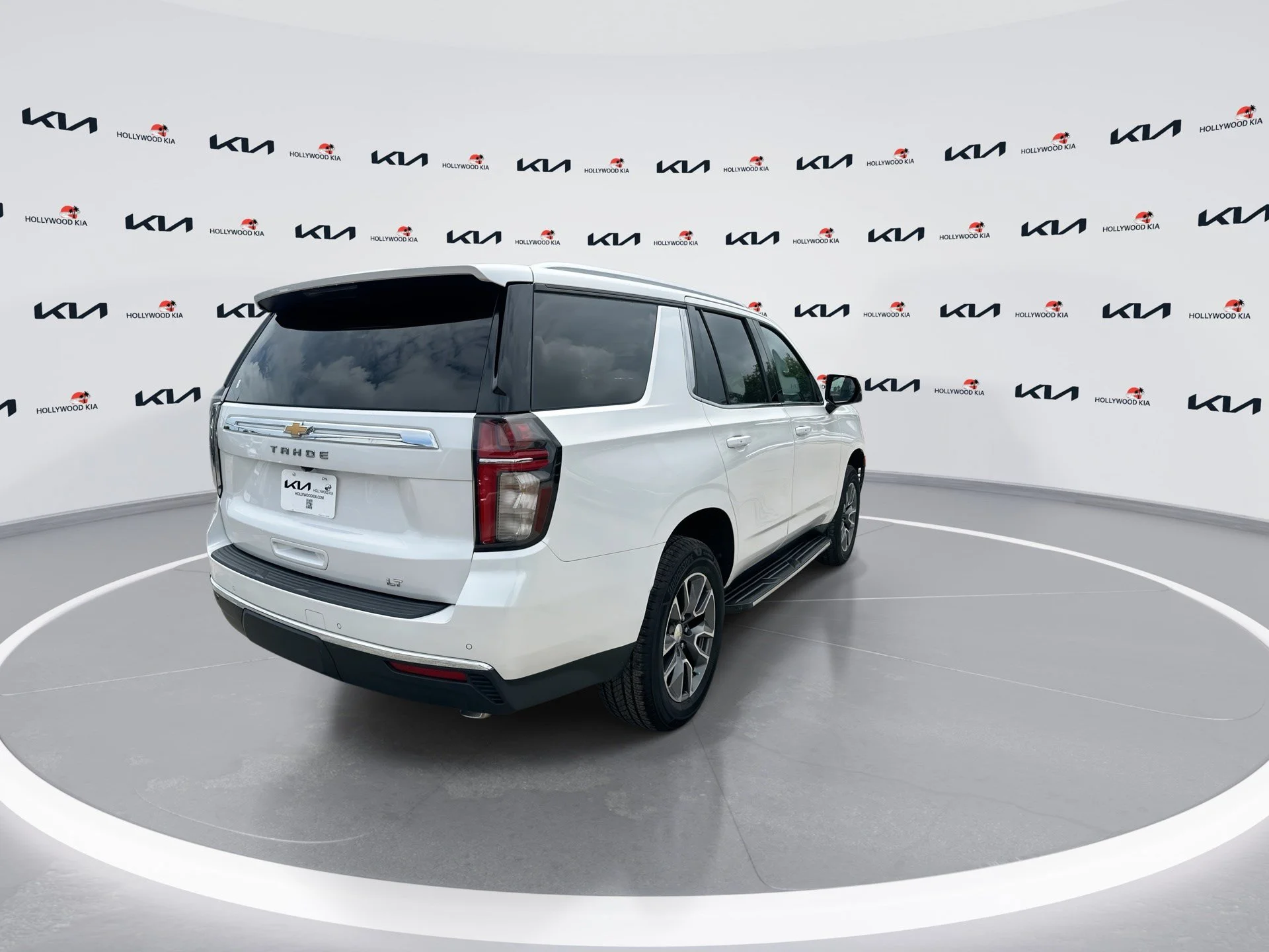 Used 2021 Iridescent Pearl Tricoat Chevrolet LT image 8