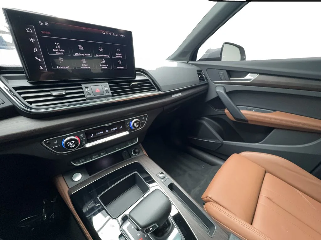Used 2022 Black Audi  image 42