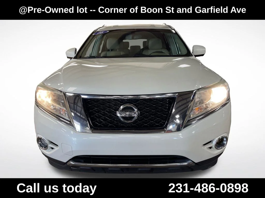 Used 2016 White Nissan SL image 8