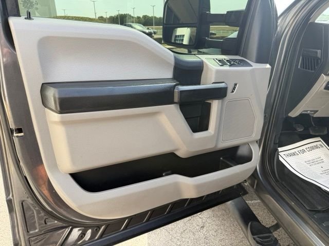 Used 2019 Magnetic Ford XL image 6