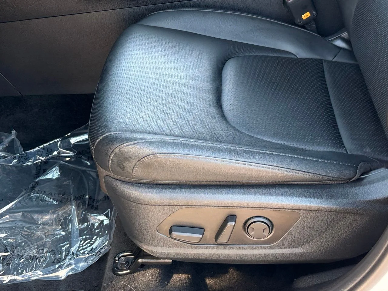 Used 2025 Glacial White Pearl Kia EX image 18