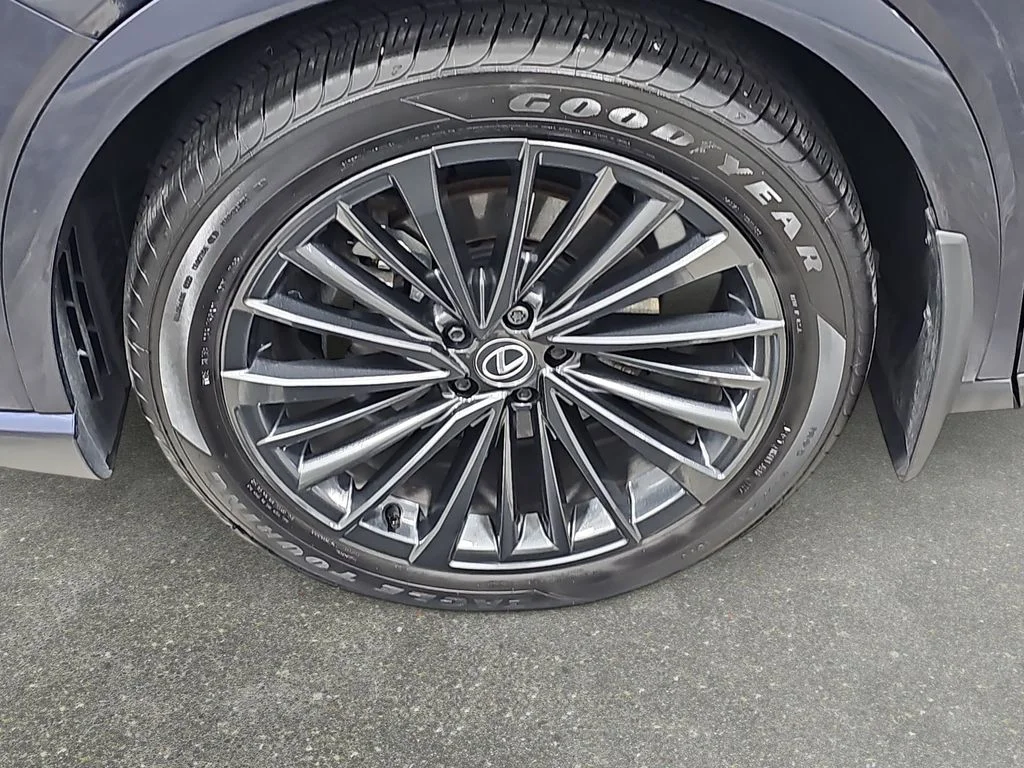 Certified Used 2025  Lexus 350h Premium image 31