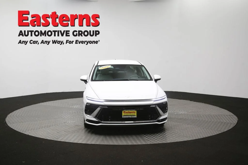 Used 2025 White Hyundai SEL image 52