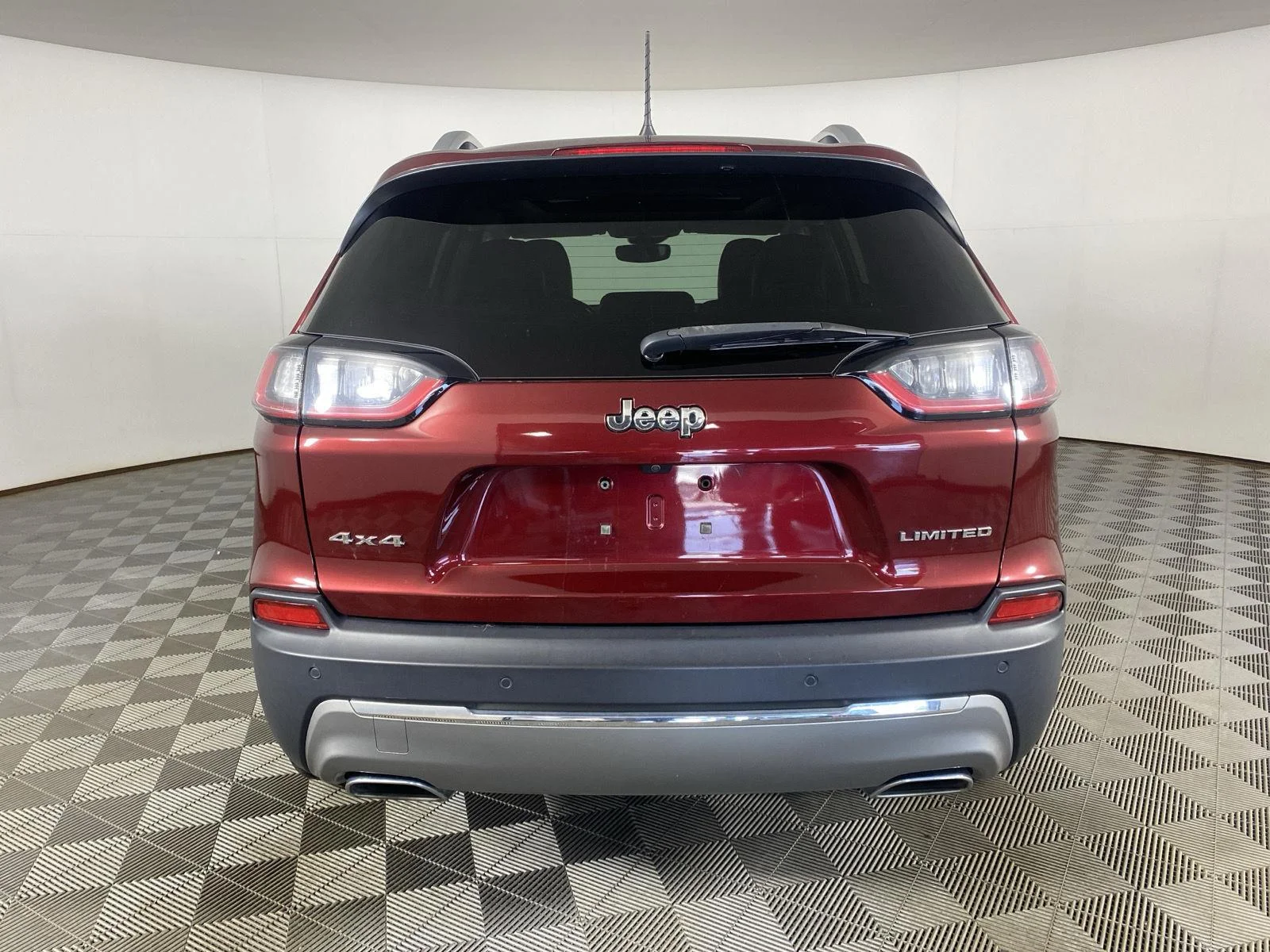 Used 2021 Velvet Red Pearlcoat Jeep Limited image 9