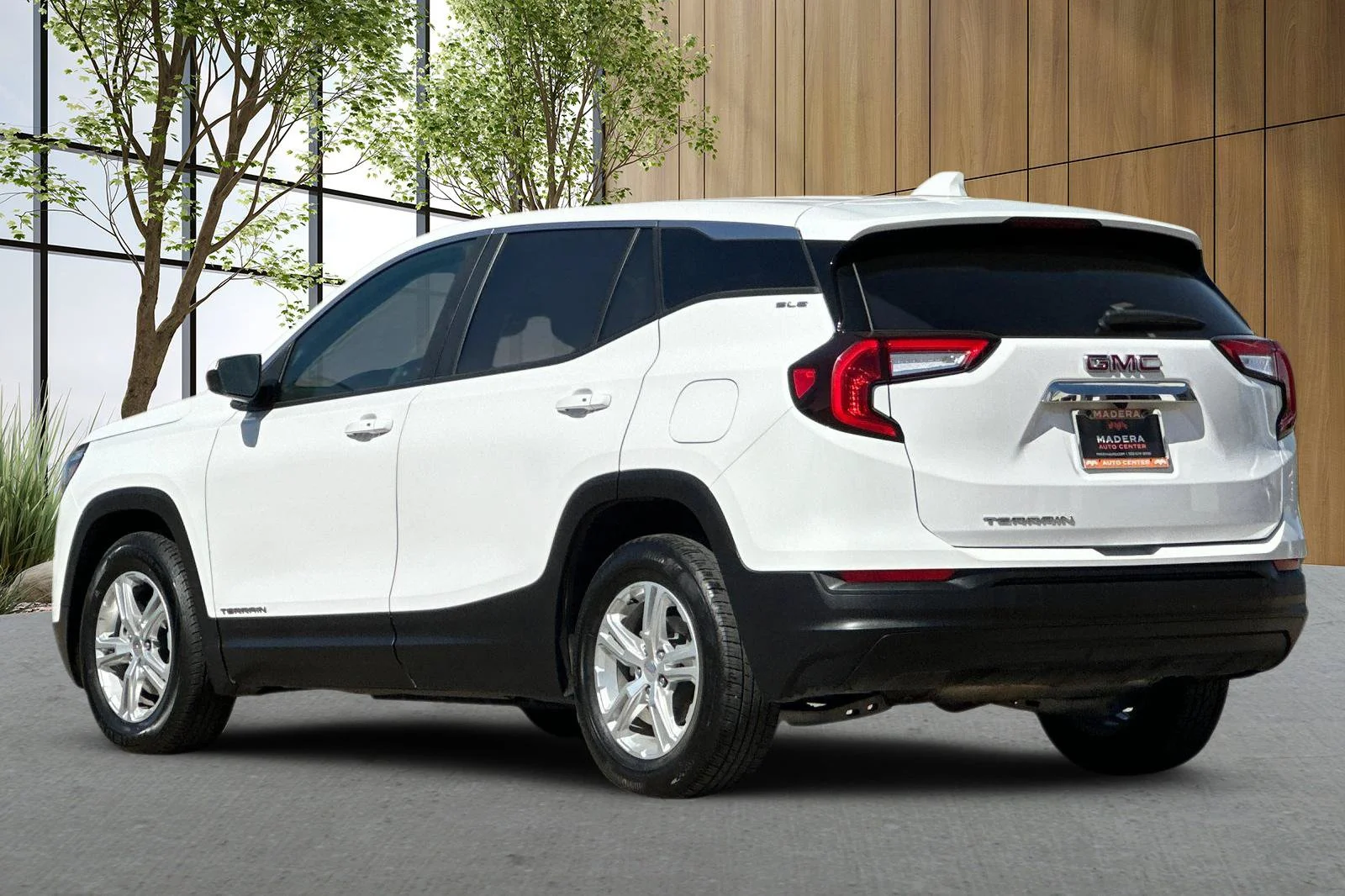 Used 2024 White GMC SLE image 6