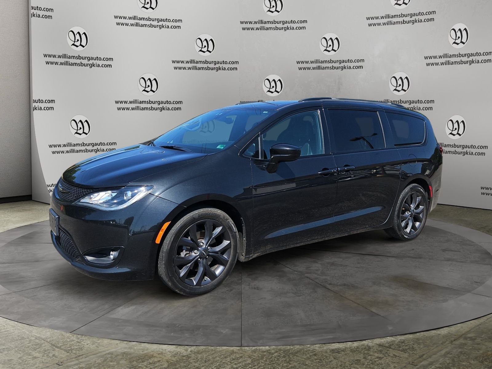 2020 Chrysler Pacifica Touring L Plus's photo