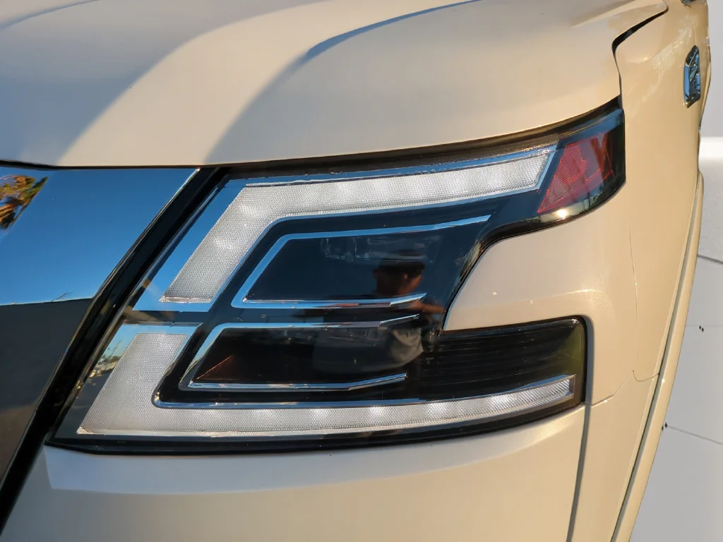 Used 2022 White Nissan SL image 7