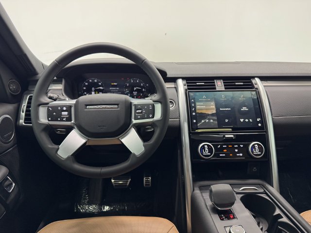 Used 2024 Fuji White Land Rover Dynamic SE image 3