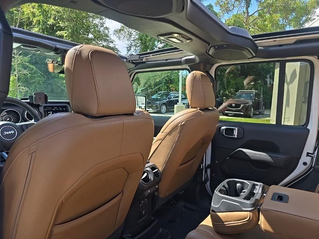 Used 2023 White Jeep Sahara image 29