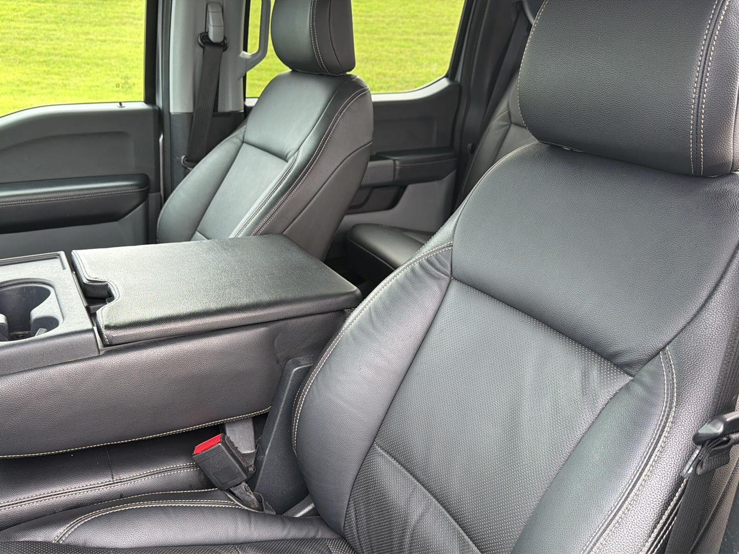 Used 2023 Iconic Silver Ford XLT image 28