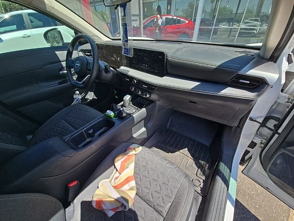Used 2025 White Nissan SV image 10