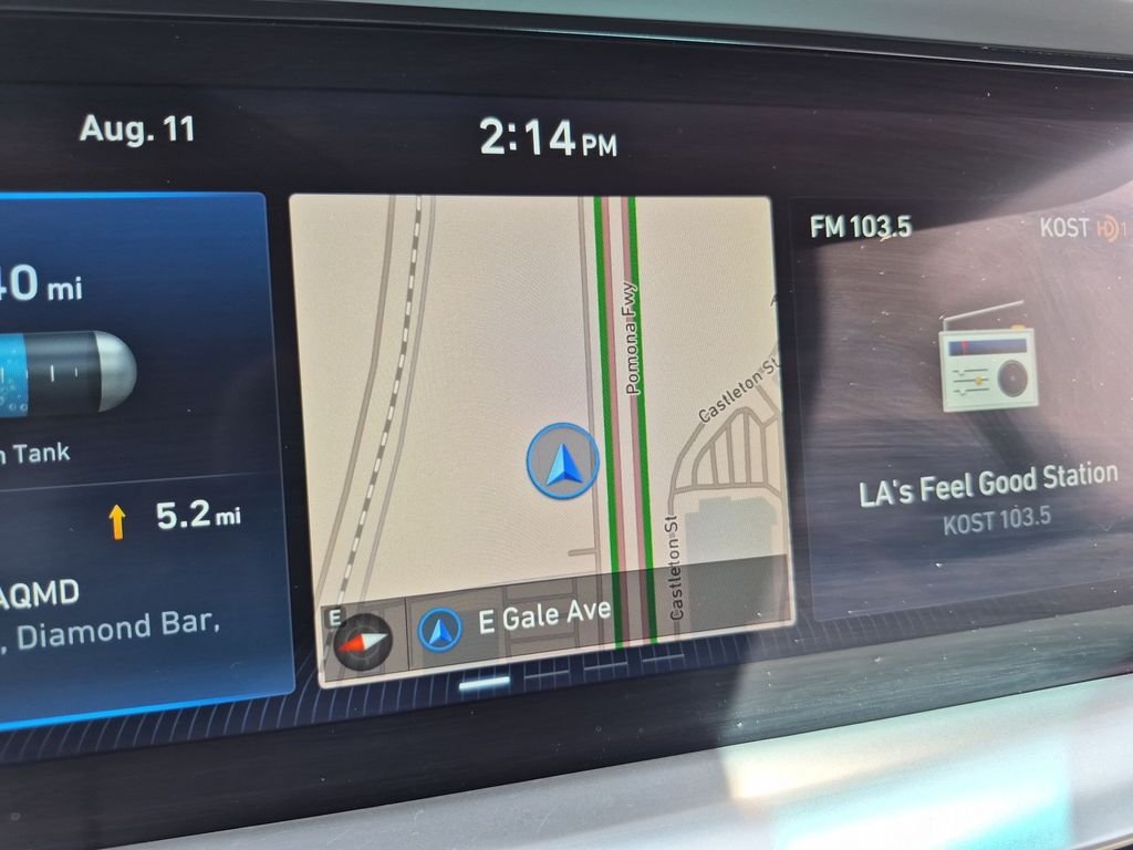 Used 2021 White Hyundai Blue image 22