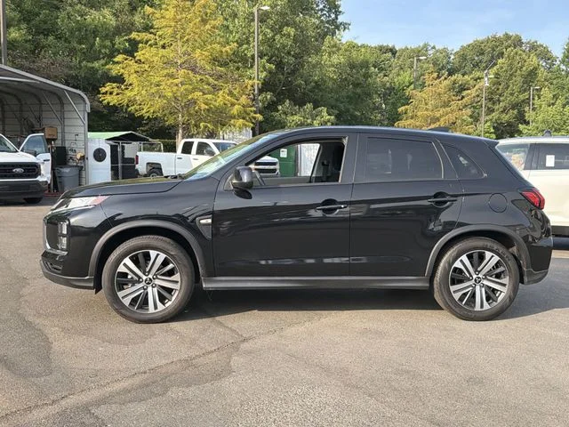Used 2025 Black Mitsubishi  image 10
