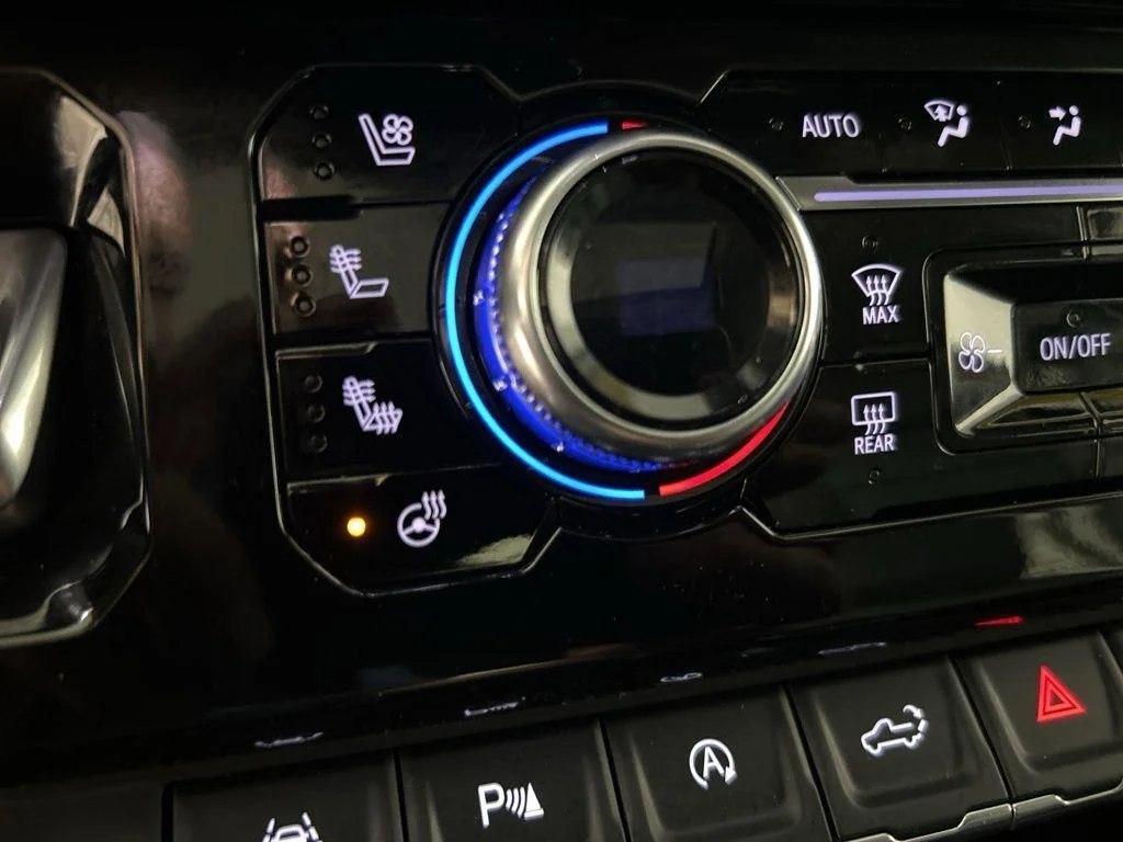 Used 2025 Onyx Black GMC Denali image 31