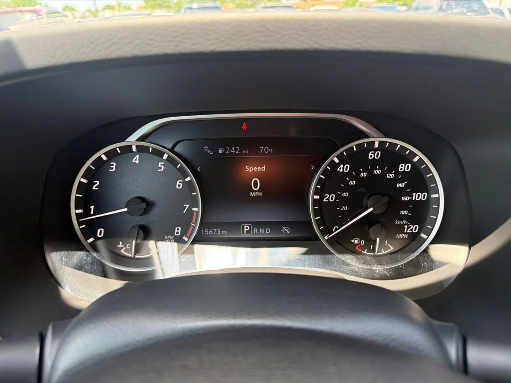 Used 2025 White Nissan S image 33