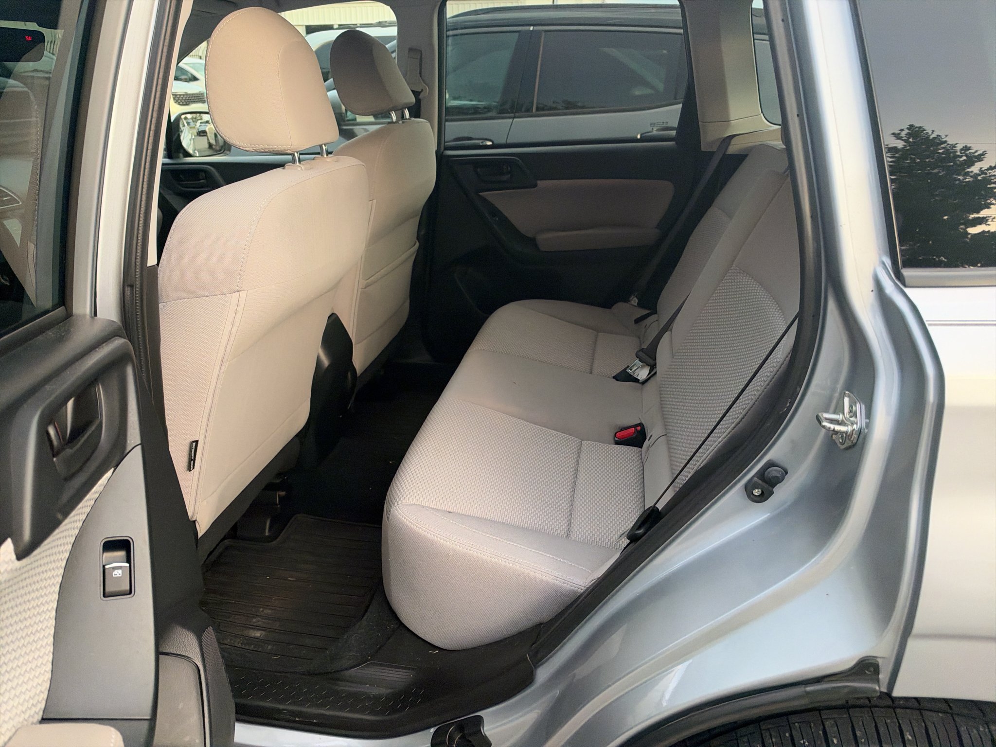 Used 2018 Ice Silver Metallic Subaru Premium image 12