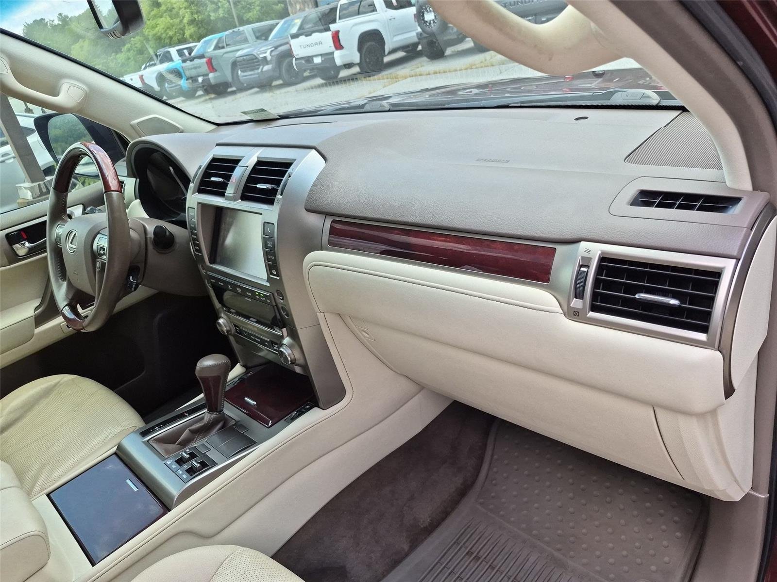 Used 2015 Claret Mica Lexus  image 39