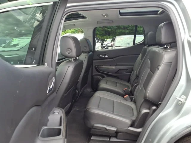2023 GMC Acadia SLT - Photo 17
