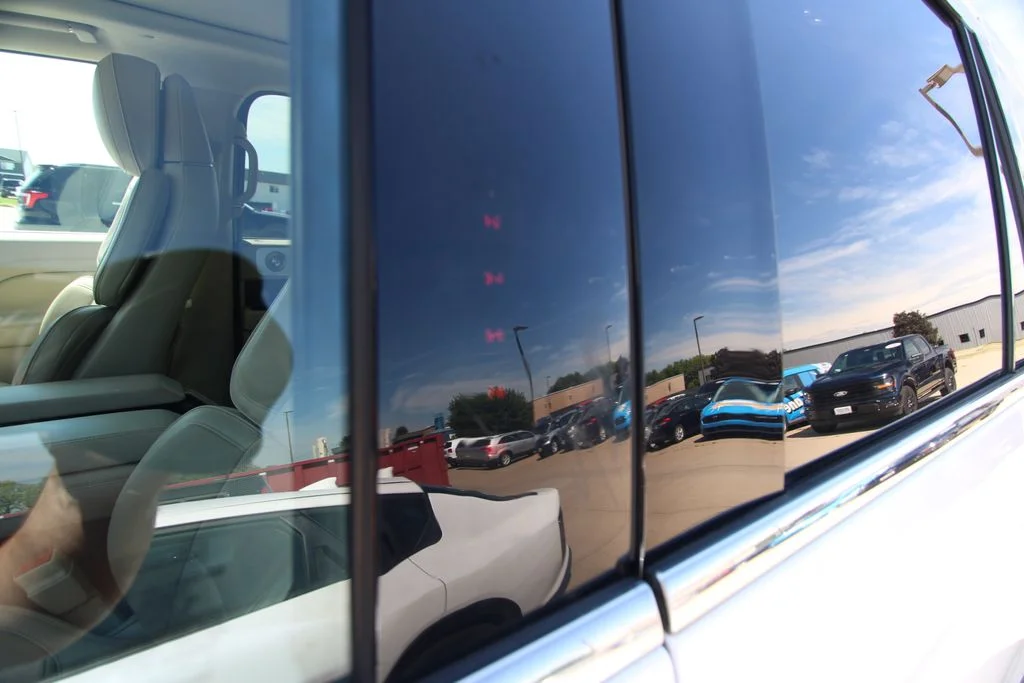 Used 2019 White Platinum Tri-Coat Metallic Lincoln Reserve image 41