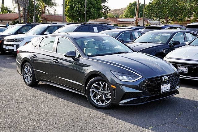 Used 2023 Gray Hyundai SEL image 2