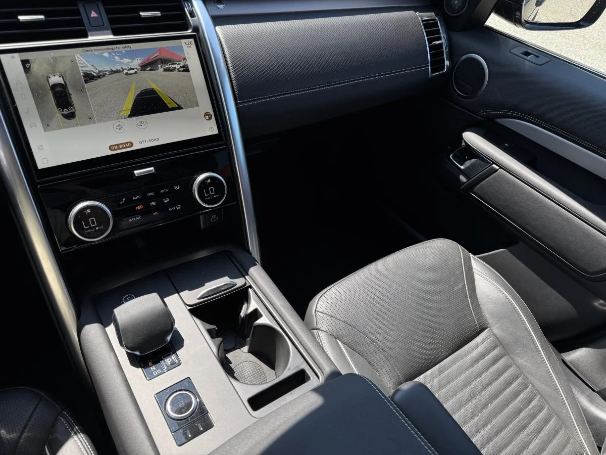 Used 2024 Black Land Rover Dynamic Se image 19