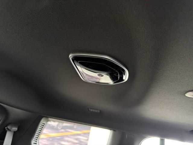 New 2026 Diamond Black Crystal Pearl-Coat Exterior Paint Jeep Limited image 12