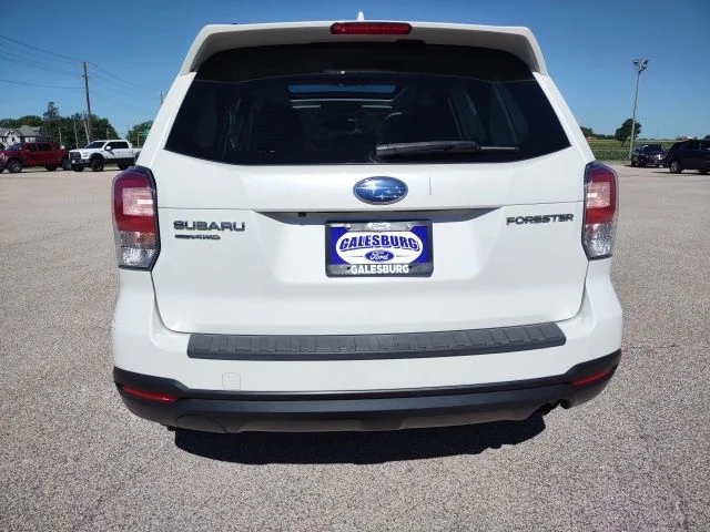 Used 2018 Crystal White Pearl Subaru 2.5i Premium image 4