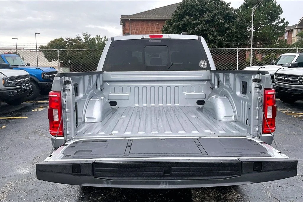 Used 2023 Silver Ford XLT image 27