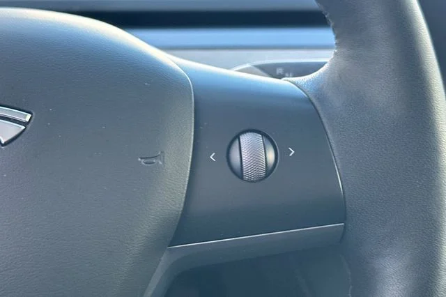 Used 2023  Tesla Base image 26