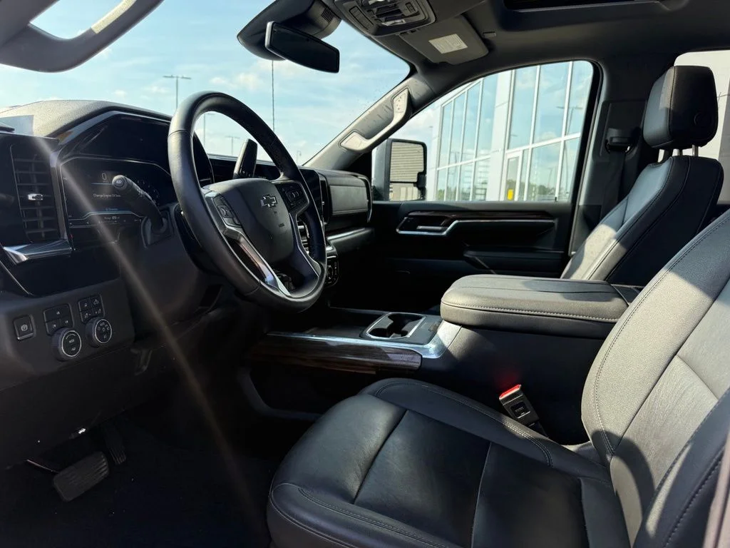 Used 2024 White Chevrolet LT image 4