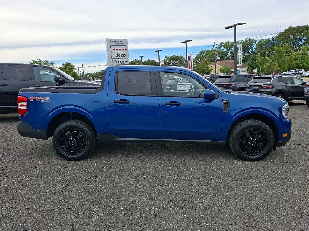Used 2023 Atlas Blue Metallic Ford XLT image 13