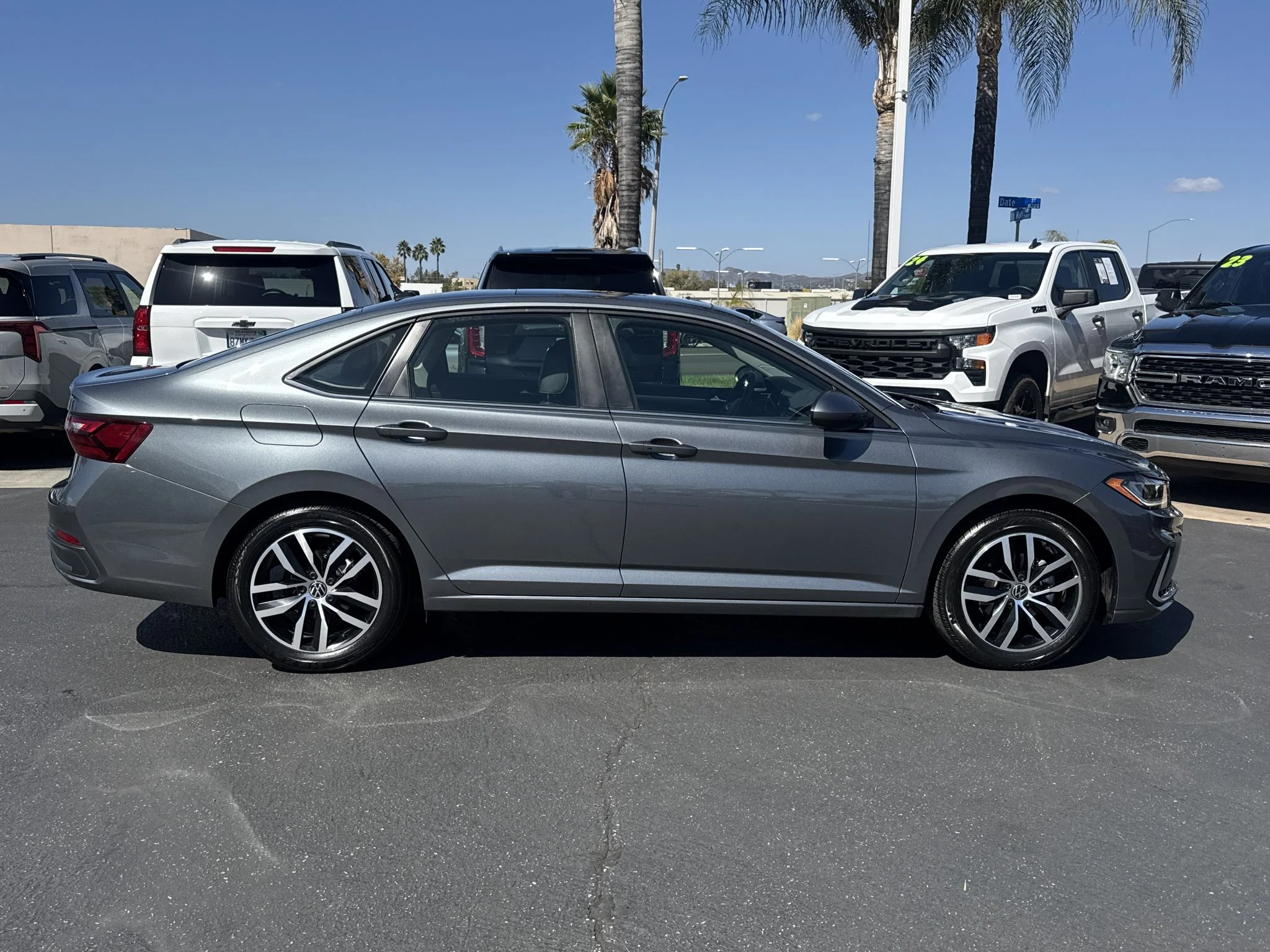 Certified Used 2025 Platinum Gray Metallic Volkswagen SE image 8