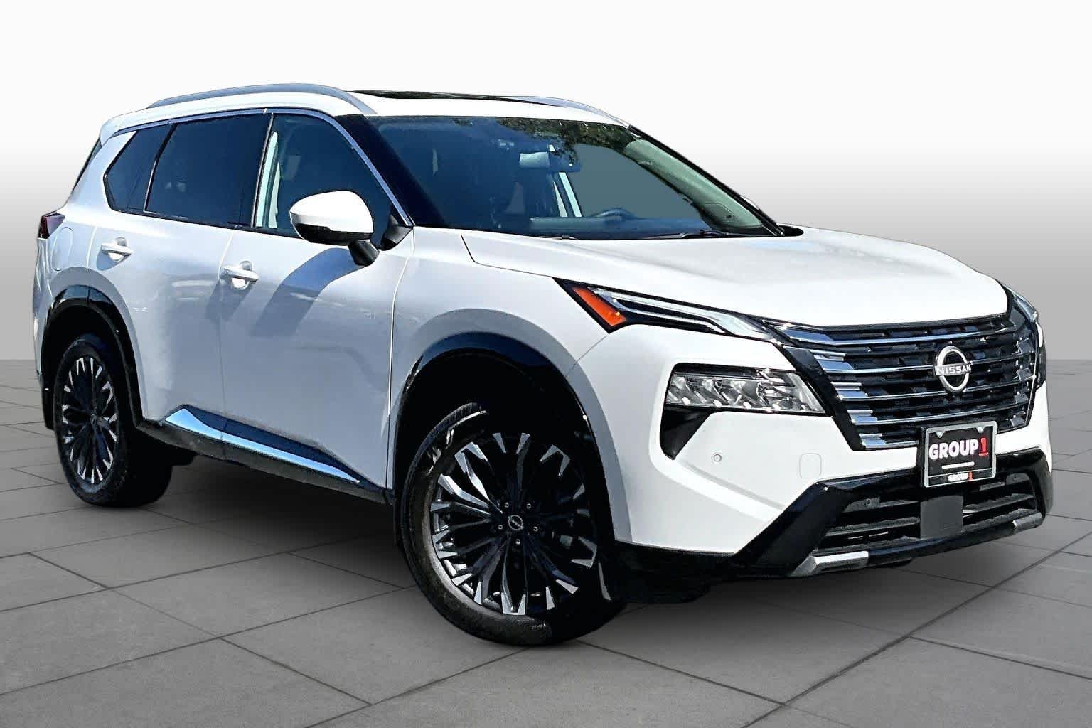 Certified Used 2025 Everest White Pearl Nissan Platinum image 3