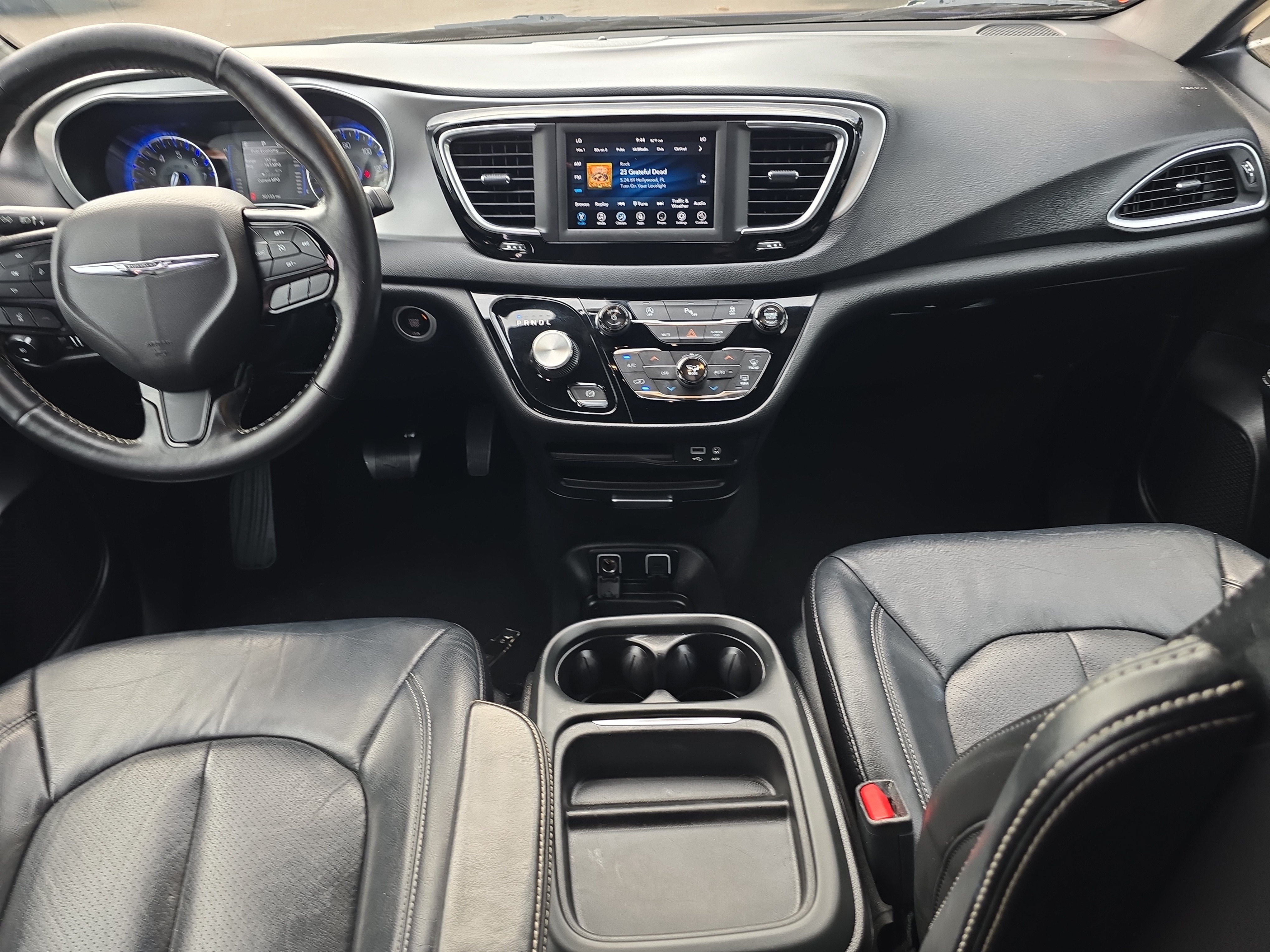 Used 2019 Ocean Blue Metallic Chrysler Touring L image 13