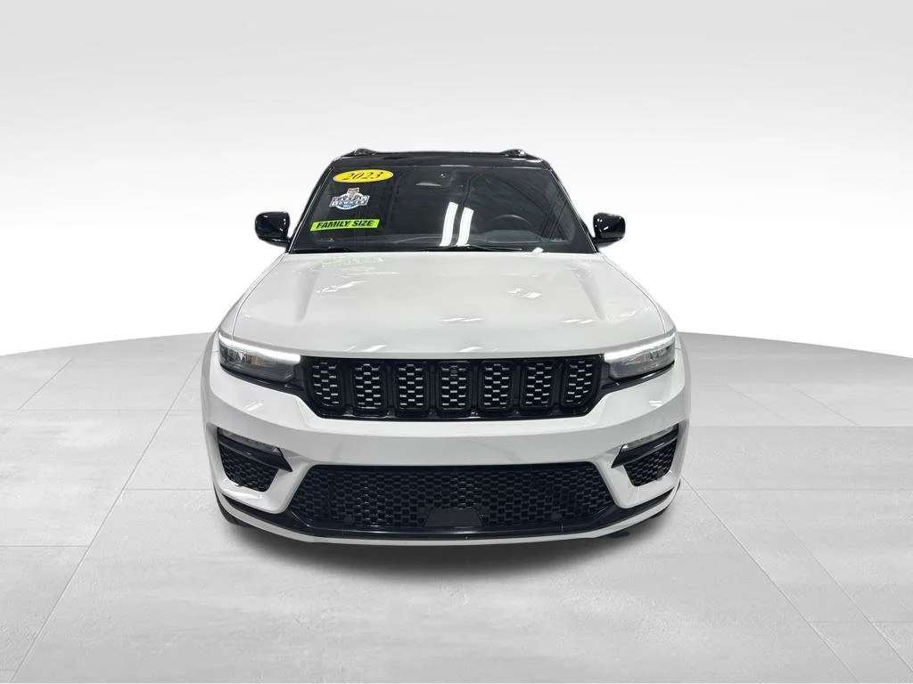 Used 2023 White Jeep Summit Reserve image 13
