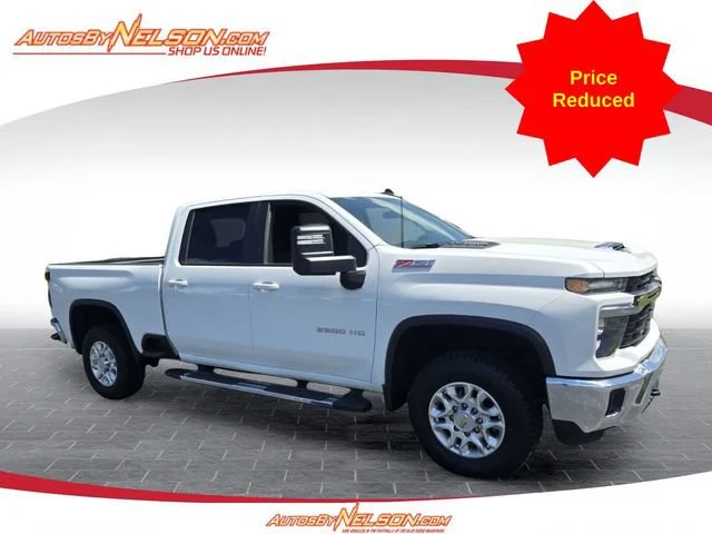 Used 2025 Summit White Chevrolet LT image 1
