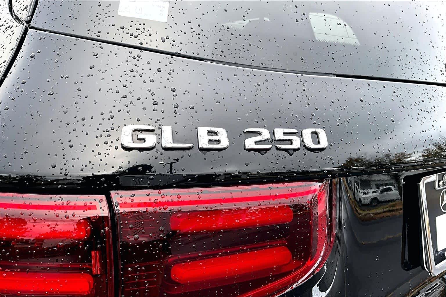 Used 2025 Night Black Mercedes-Benz GLB 250 image 13