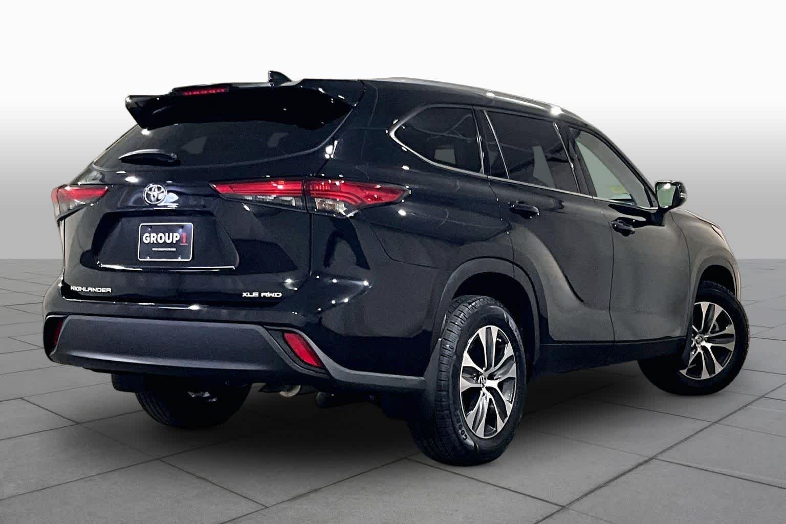 Used 2022 Midnight Black Metallic Toyota XLE image 21