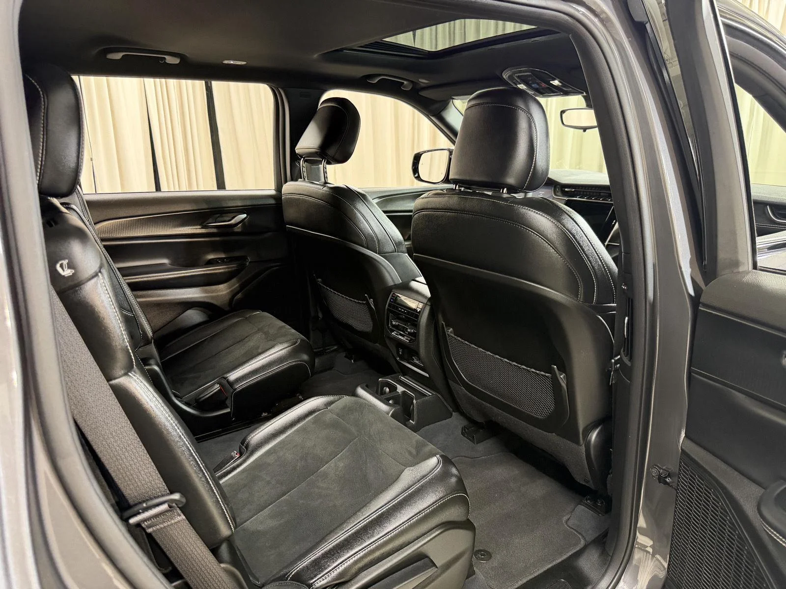 Used 2023 Baltic Gray Metallic Clearcoat Jeep Altitude image 37