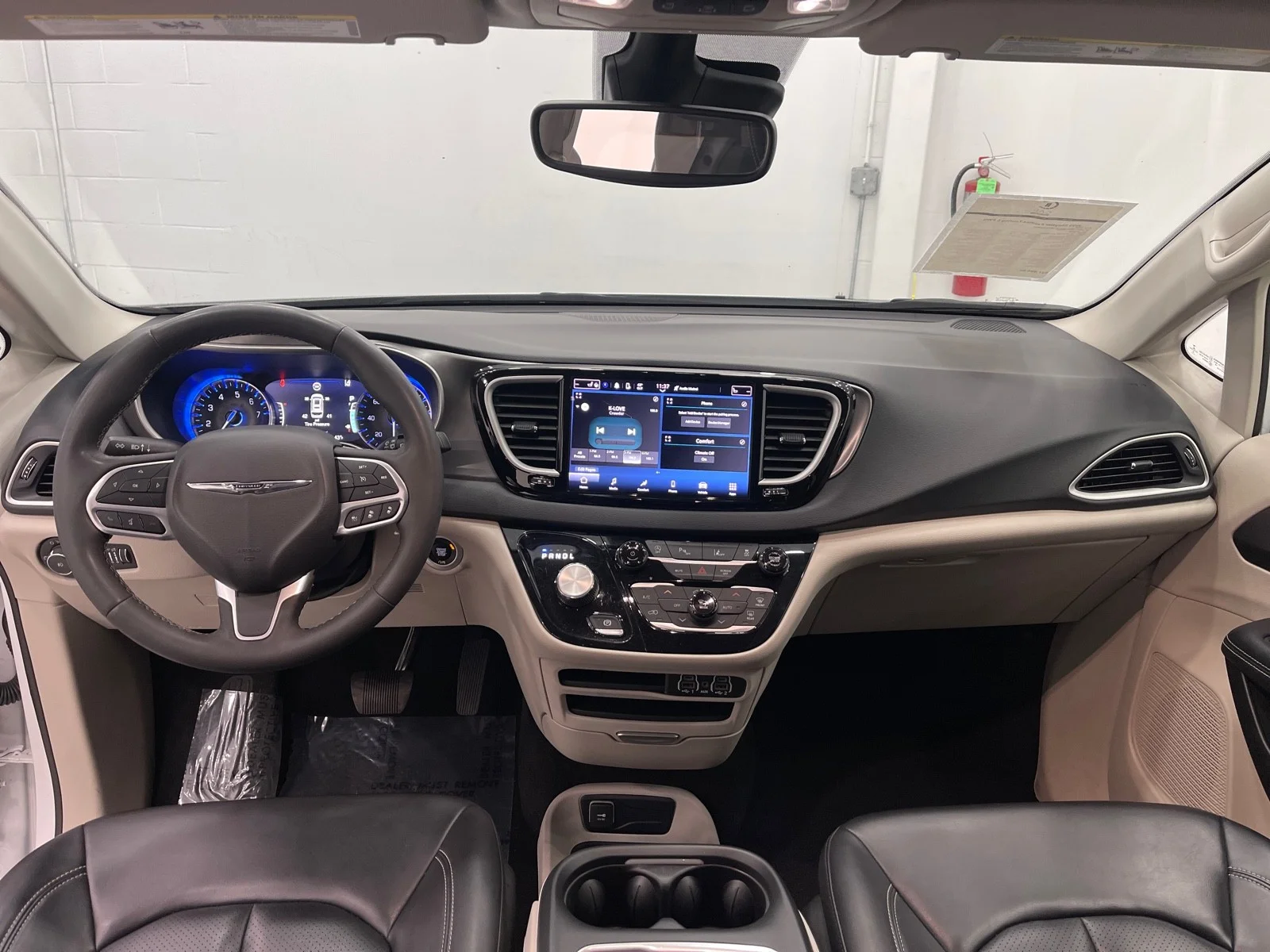 Used 2023 Bright White Clearcoat Chrysler Touring L FWD image 37